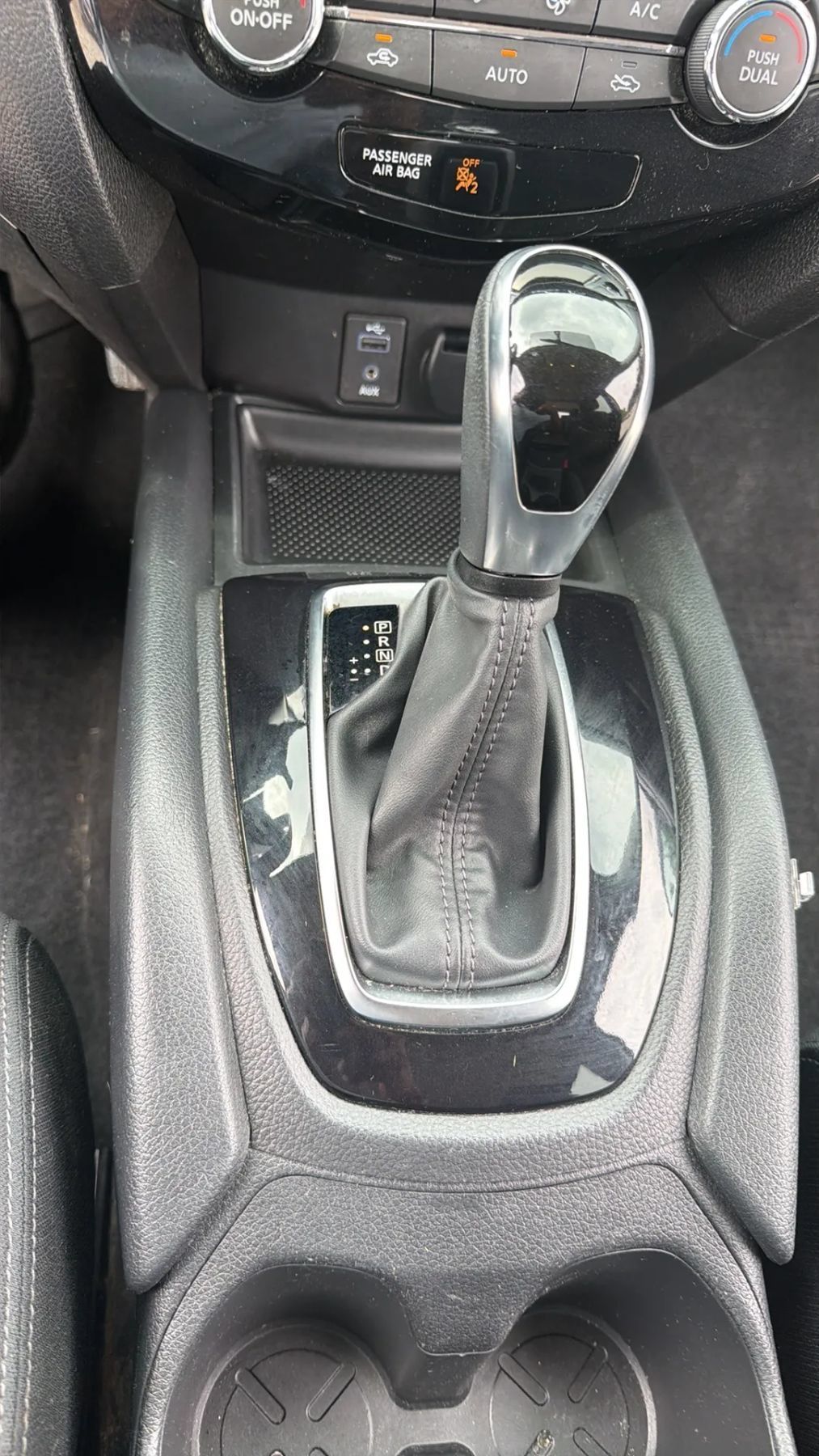 Used 2017 Nissan Rogue SV AWD/4WD image 35