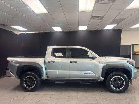 Used 2025 Toyota Tacoma Limited image 2