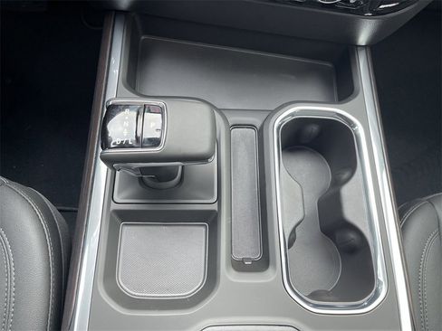 New 2026 GMC Sierra 1500 SLT image 16