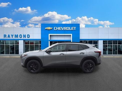 New 2026 Chevrolet Trax LT w/ Sunroof Package FWD image 7