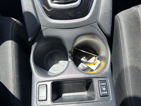 Used 2019 Nissan Rogue SV AWD/4WD image 13