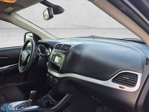 Used 2019 Dodge Journey SE FWD image 14