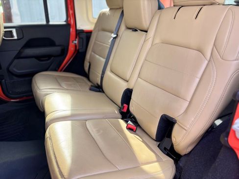 Used 2018 Jeep Wrangler Unlimited Sahara image 20