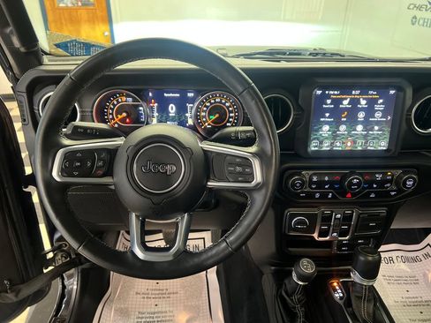 Used 2020 Jeep Gladiator Overland AWD/4WD image 22