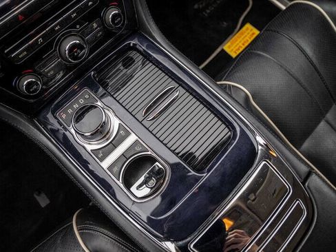 Used 2011 Jaguar XJ L image 17