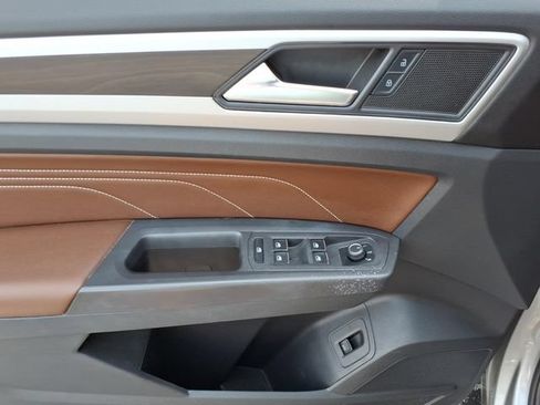 Used 2023 Volkswagen Atlas SE w/ Panoramic Sunroof Package AWD/4WD image 3