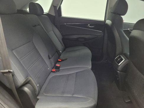 Used 2018 Kia Sorento LX image 19
