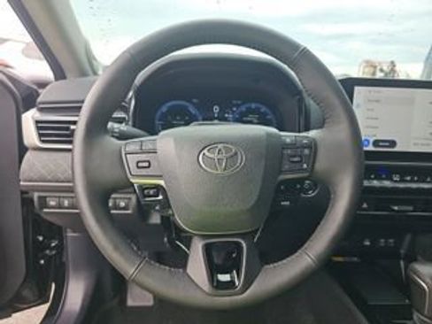 Used 2025 Toyota Camry XLE w/ Premium Plus Package AWD/4WD image 9