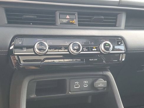 Certified 2025 Honda Pilot Touring image 32