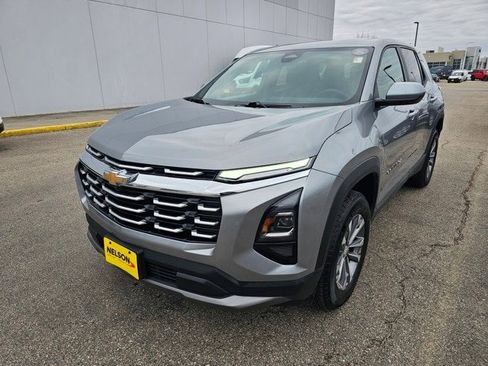 Used 2025 Chevrolet Equinox LT image 2