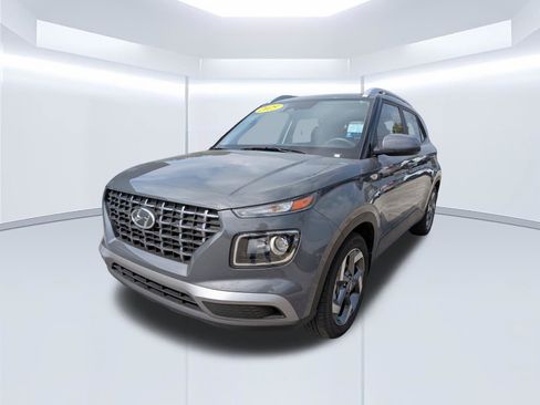 Certified 2025 Hyundai Venue SEL image 8