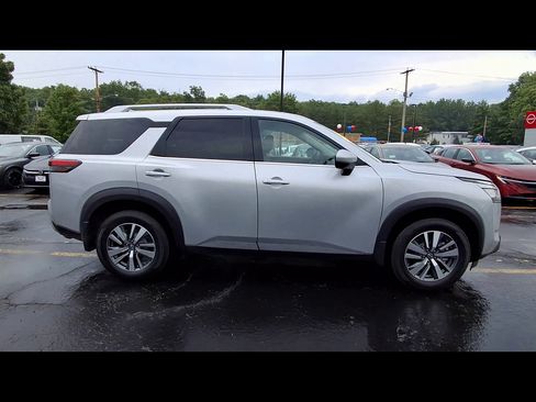 Used 2024 Nissan Pathfinder SL w/ Cargo Package AWD/4WD image 9