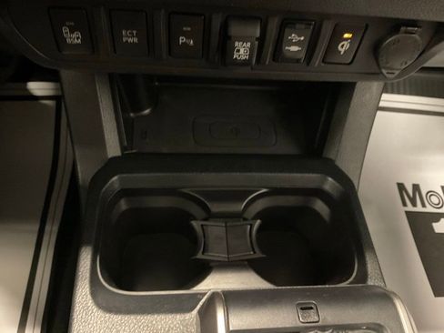 Used 2019 Toyota Tacoma Limited image 20