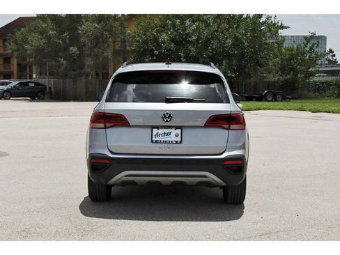 Certified 2024 Volkswagen Taos S w/ MDO Package FWD image 4