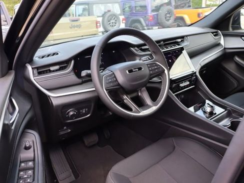 New 2026 Jeep Grand Cherokee Laredo AWD/4WD image 11
