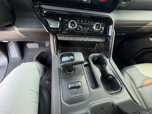 Used 2023 GMC Sierra 1500 AT4 w/ AT4 Premium Package AWD/4WD image 40