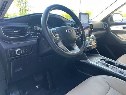 Used 2023 Ford Explorer Limited w/ Limited Technology Package image 25