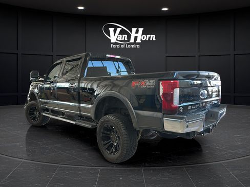 Used 2017 Ford F250 Lariat w/ Lariat Ultimate Package AWD/4WD image 5