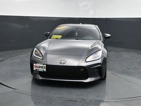 Used 2022 Toyota GR86 w/ ALL Weather Mat Package (TMS) RWD image 2