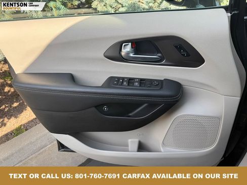 Used 2024 Chrysler Pacifica Select image 20