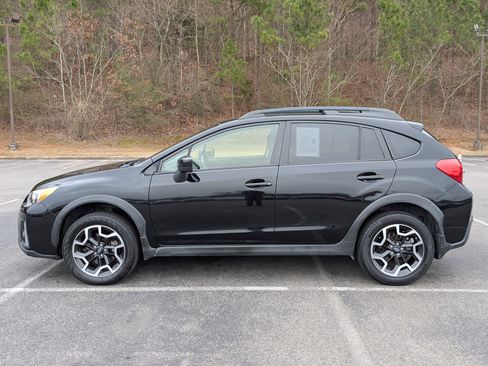 Used 2017 Subaru Crosstrek 2.0i Premium w/ Moonroof Package image 6