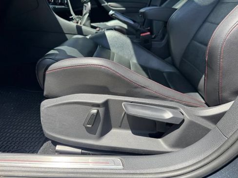 Used 2020 Volkswagen GTI SE FWD image 13