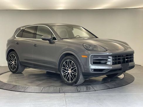 Certified 2025 Porsche Cayenne AWD/4WD image 9