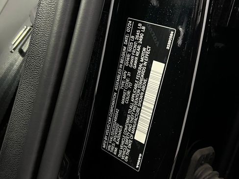 Used 2025 Volvo XC40 B5 Plus image 36