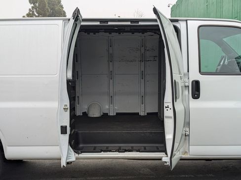 Used 2023 GMC Savana 2500 Extended RWD image 9
