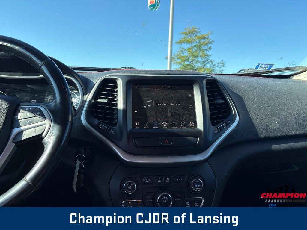 Used 2016 Jeep Cherokee Trailhawk w/ Cold Weather Group AWD/4WD image 3