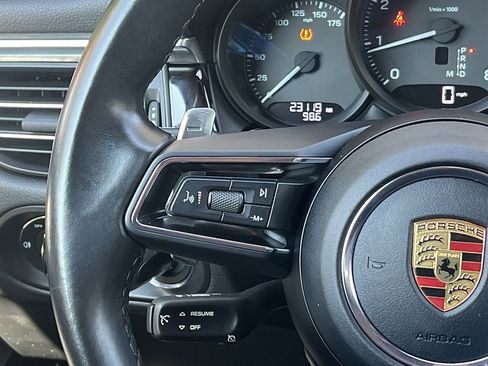 Used 2022 Porsche Macan image 38