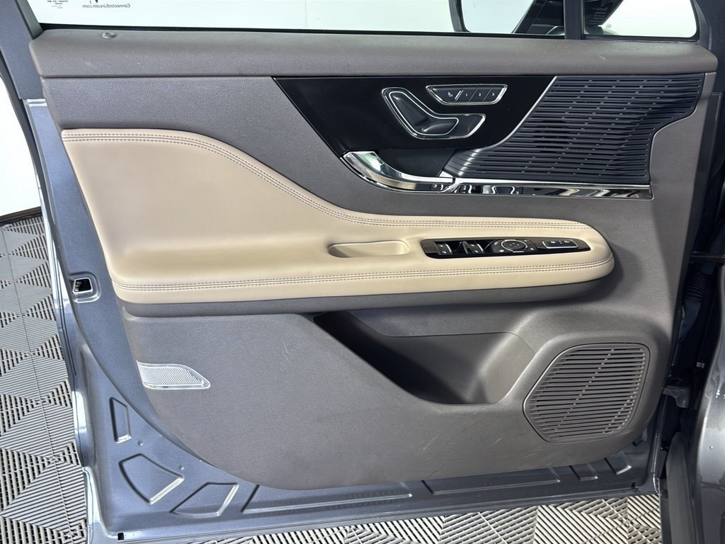 Used 2021 Lincoln Corsair FWD w/ Convenience Package image 14