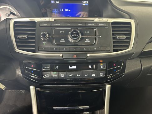 Used 2017 Honda Accord LX image 21