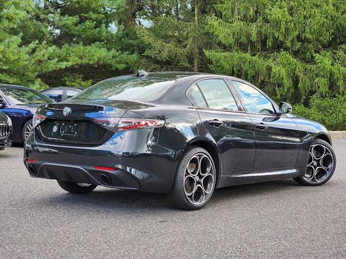Used 2024 Alfa Romeo Giulia Veloce AWD/4WD image 3