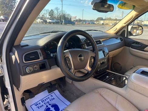 Used 2009 GMC Yukon Denali image 12
