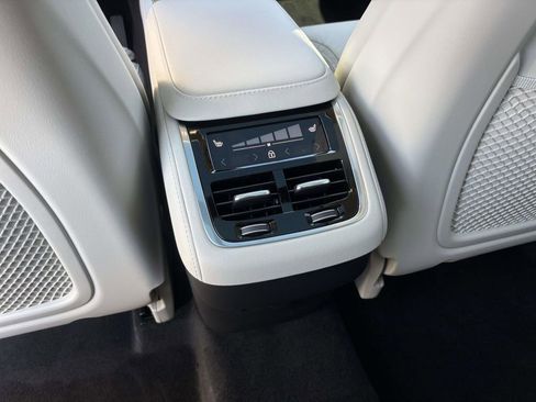 New 2026 Volvo XC90 B6 Ultra image 32