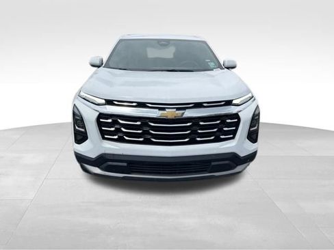 Used 2026 Chevrolet Equinox LT FWD image 2