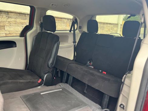 Used 2013 Dodge Grand Caravan SXT image 21