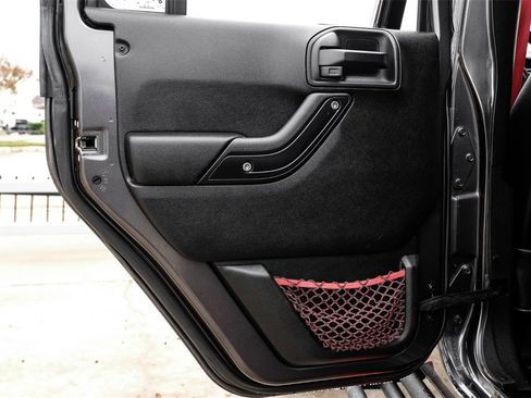 Used 2017 Jeep Wrangler Unlimited Rubicon image 45