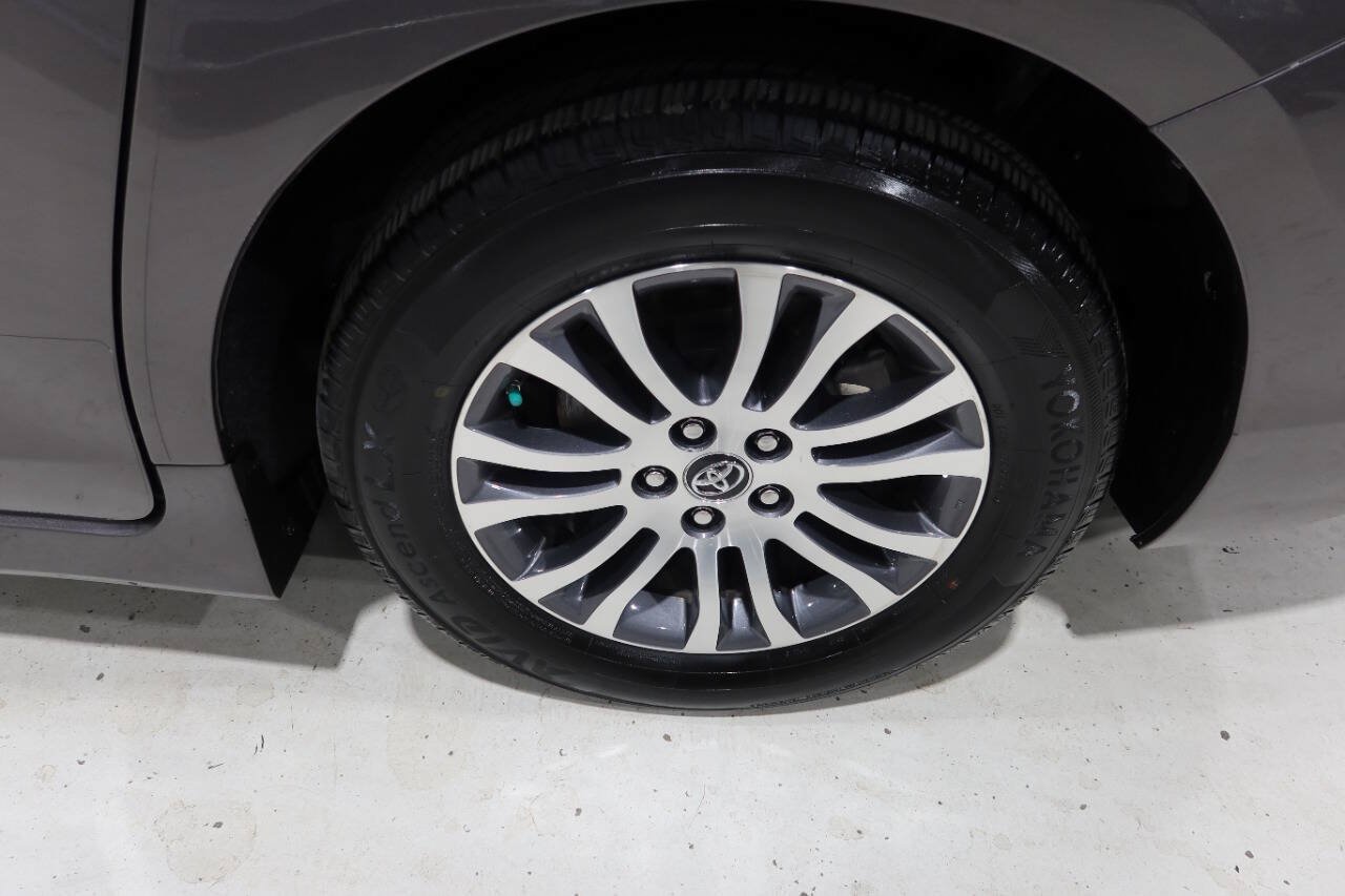 Used 2019 Toyota Sienna XLE w/ XLE Navigation Package FWD image 34