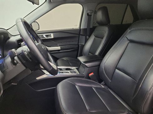 Used 2020 Ford Explorer XLT w/ Equipment Group 202A RWD image 17