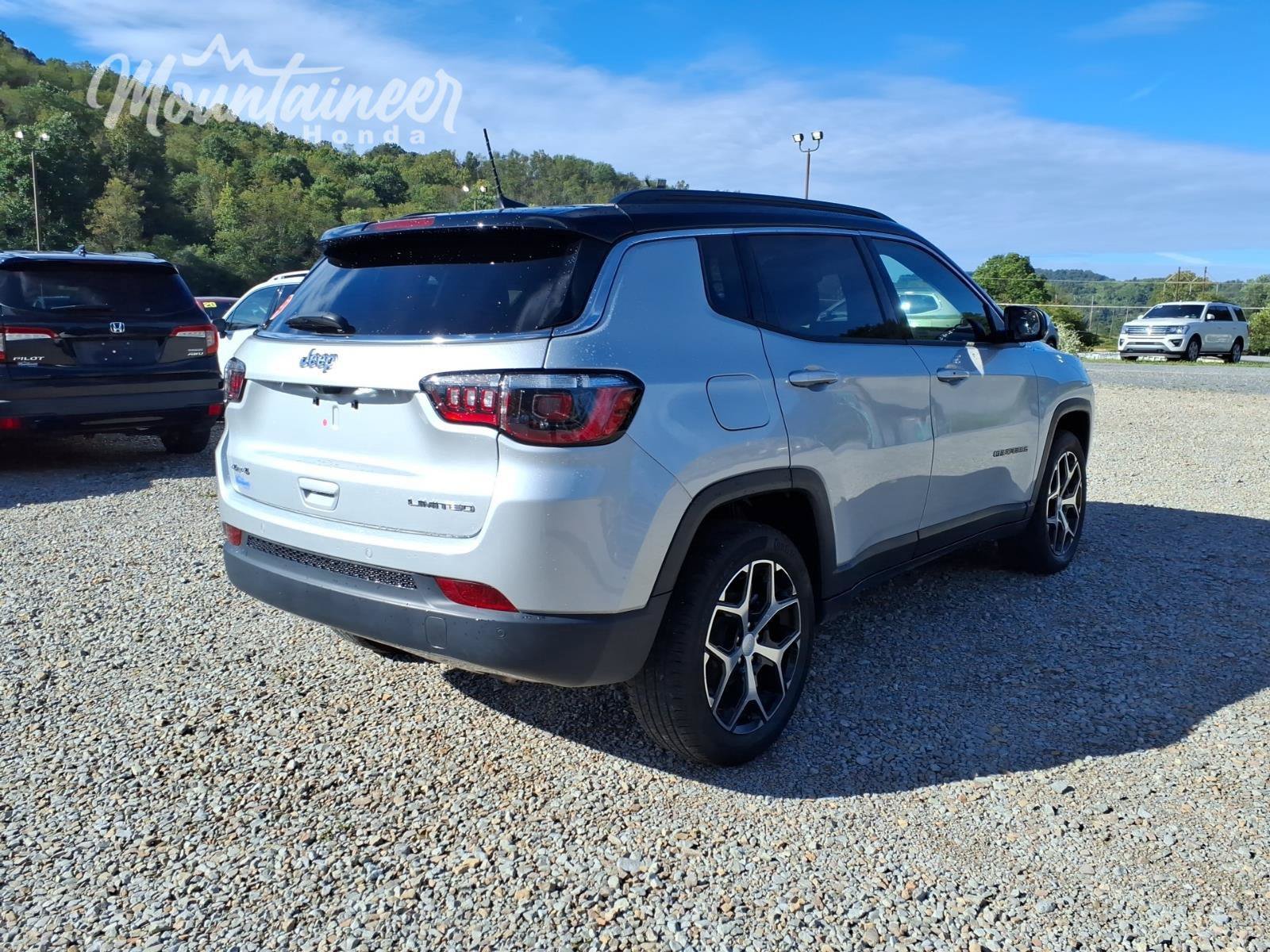 Used 2024 Jeep Compass Limited AWD/4WD image 5
