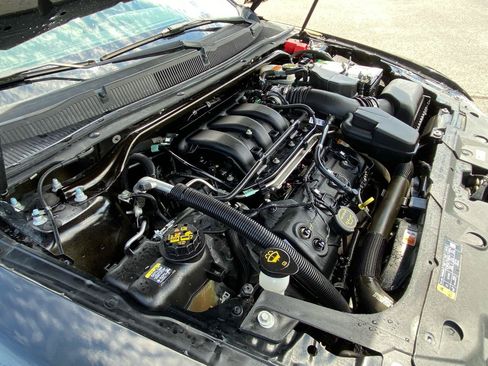Used 2017 Ford Taurus SE FWD image 48