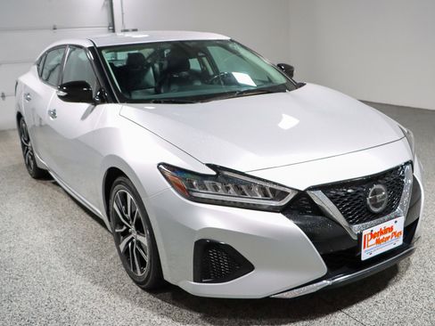 Used 2022 Nissan Maxima SV w/ Floor Mat Group FWD image 5