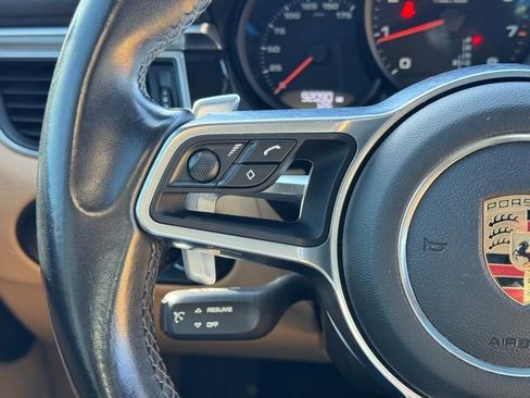 Used 2018 Porsche Macan Base w/ Premium Package Plus image 26