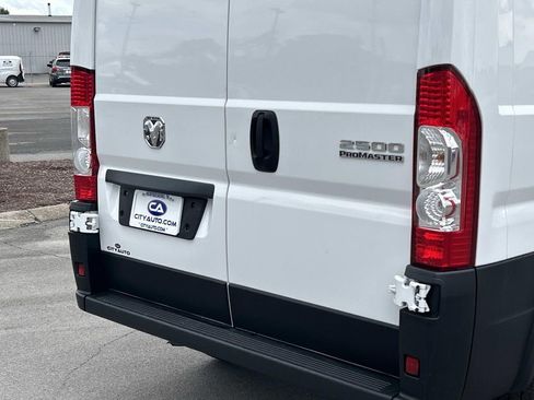 Used 2024 RAM ProMaster 2500 w/ Convenience Group FWD image 12
