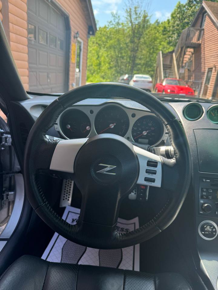 Used 2004 Nissan 350Z Touring RWD image 7