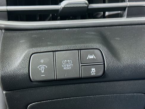 Used 2022 Hyundai Elantra Blue w/ Preferred Accessory Package image 17