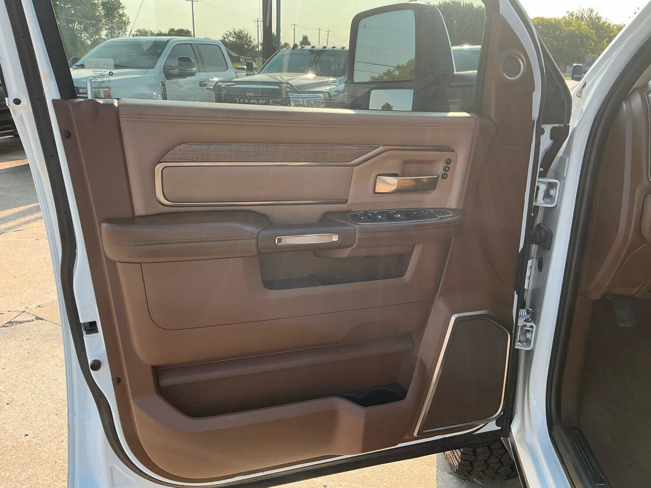 Used 2023 RAM 3500 Limited AWD/4WD image 9