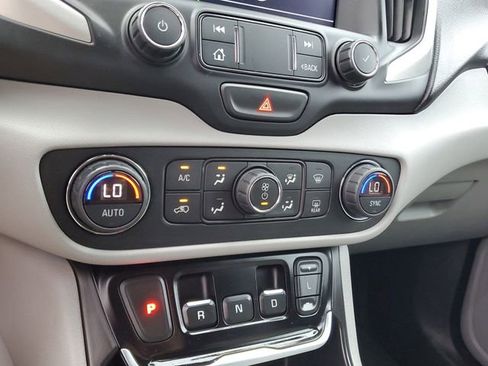 Used 2021 GMC Terrain SLT FWD image 23